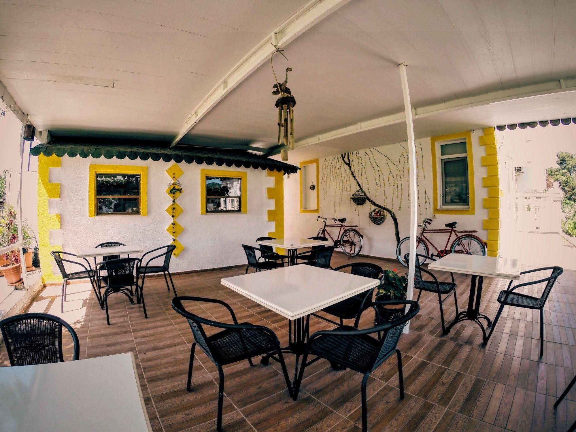 Limon Pansiyon Foca Exterior photo